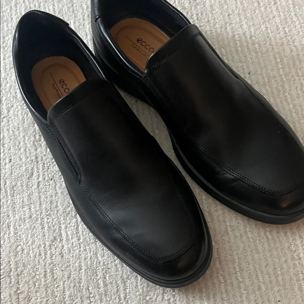ECCO Men's Classic Black Slip-On Loafers - Picture 2 of 10